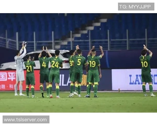 泰达国安激战正酣宋岳盘带技艺尽显球场风采